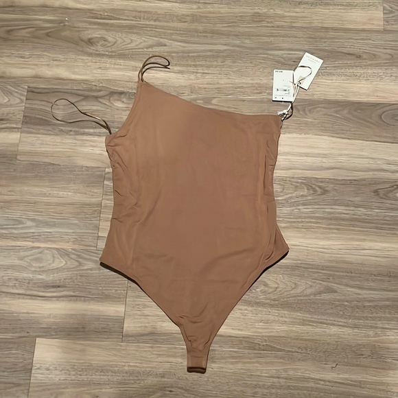 Good American Tops - Good American Tan One-Shoulder Bodysuit